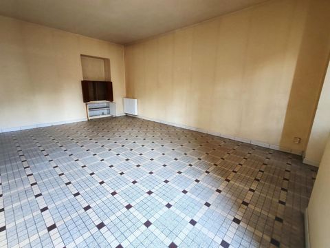 Coeur de ville ! Appartement à rénover de type T2 avec garage