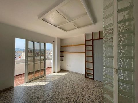 Bright studio of 28m2 with balcony, sea view and Bellver Castle – Santa Catalina, Palma Located in the upper area of Santa Catalina, near Son Espanyolet, this approx. 30 m² studio is a great opportunity in one of Palma’s most vibrant neighborhoods. V...