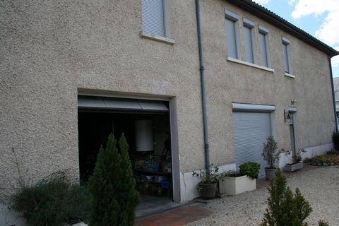Proximité tous commerces et école, charmant pavillon Sud Ouest Chatellerault.