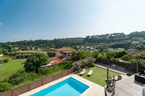 À vendre à Biot Centre  Villa moderne avec piscine, proche vill