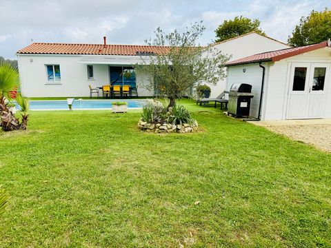 BEAU PLAIN-PIED DE 2022, 3 CH, PISCINE, DPE B, GRAND JARDIN