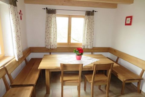 Das 2015 fertiggestellte Ferienhaus in Holzständerbauweise liegt hoch erhoben über der Kreisstadt Regen. In idyllischer Alleinlage, umgeben von Garten, Wiesen und Weiden, ist Platz für 2 bis 8 Personen. Ob auf dem Balkon oder der Terrasse, stets könn...