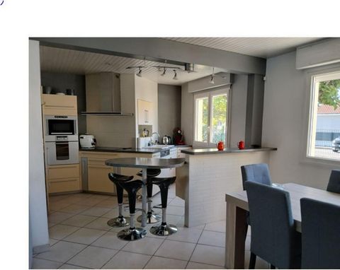 JOLIE MAISON 120m2 / CENTRE DE MERIGNAC / DEUX GARAGES / JARDIN