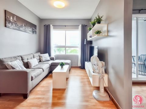 Introductie van dit goed gepresenteerde condominium met 2 slaapkamers en 2 badkamers in The Trust Condo Hua Hin, met 56 m² comfortabele leefruimte op de 6e verdieping. De residentie beschikt over een open woon- en eetkamer, een volledig uitgeruste mo...