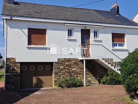 Maison au cœur du bourg avec grand terrain et dépendances