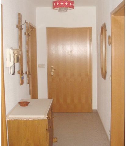 Diese beschauliche Ferienwohnung befindet sich am Fischener Ortsrand. Sie wohnen im Erdgeschoss auf 58m² an die sich nach außen eine Terrasse mit einem kleinen Gartenbereich anschließt. Die Ferienwohnung gliedert sich in ein Wohn- und Esszimmer mit e...