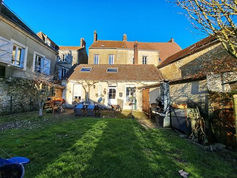 Immeuble avec maison, commerce et jardin