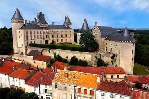 Maison au pied du Château de Verteuil-sur-Charente