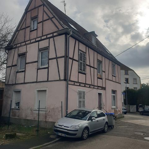 immeuble de rapports de 03 garages et 05 appartement d'une surface habitable de 175 m2 et surface au sol de 251m2