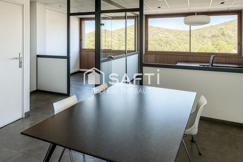 Location local professionnel 53 m² +parking inclus